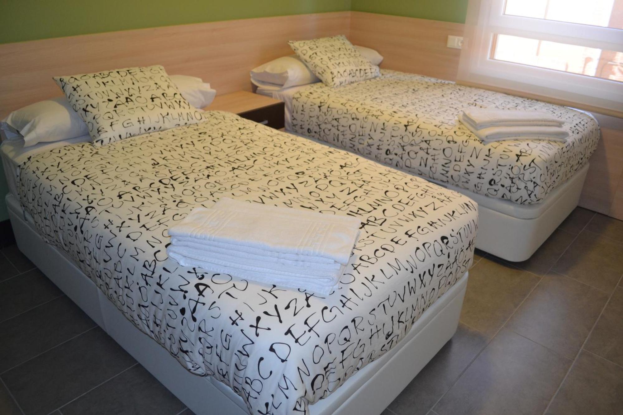 The Factory Residence Hall Сеговія Номер фото